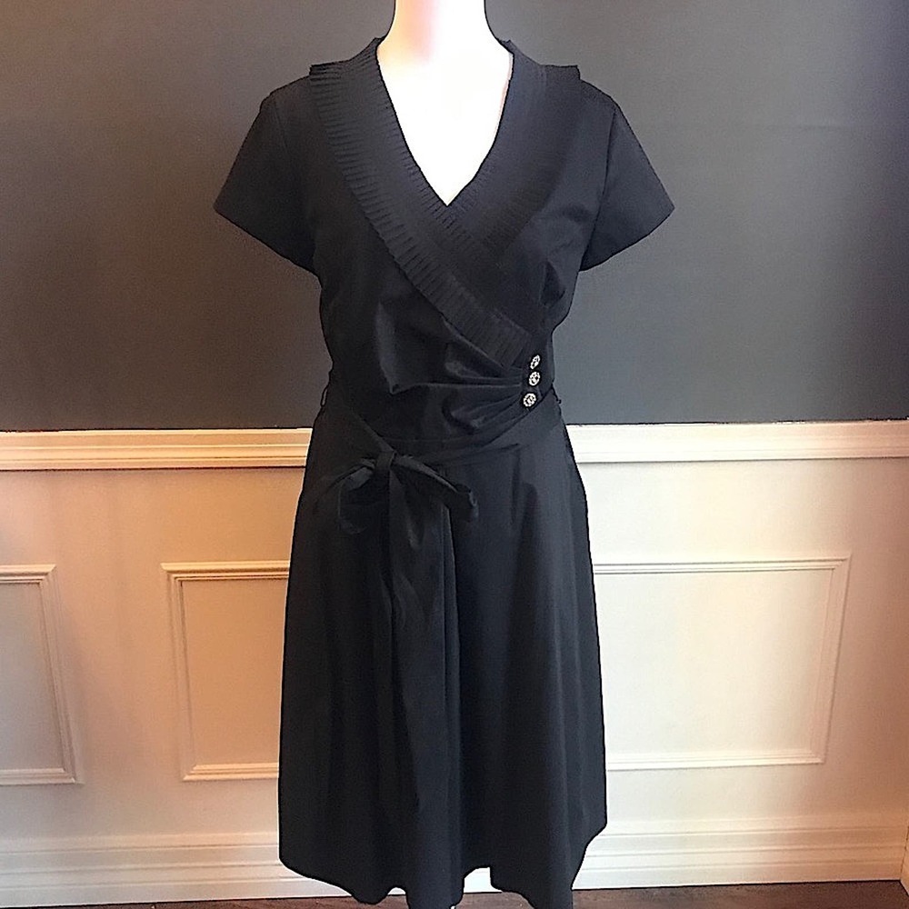 JULIAN TAYLOR Black Rhinestone V Ruffle Neckline Cocktail Cap Sleeve Dress SZ 4